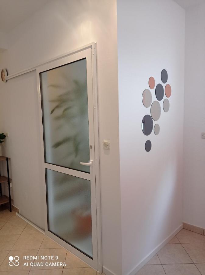 Apartments Nina M Baška Voda Extérieur photo