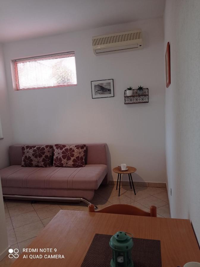 Apartments Nina M Baška Voda Extérieur photo