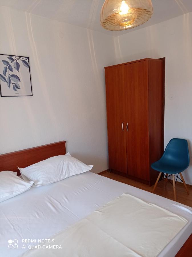 Apartments Nina M Baška Voda Extérieur photo