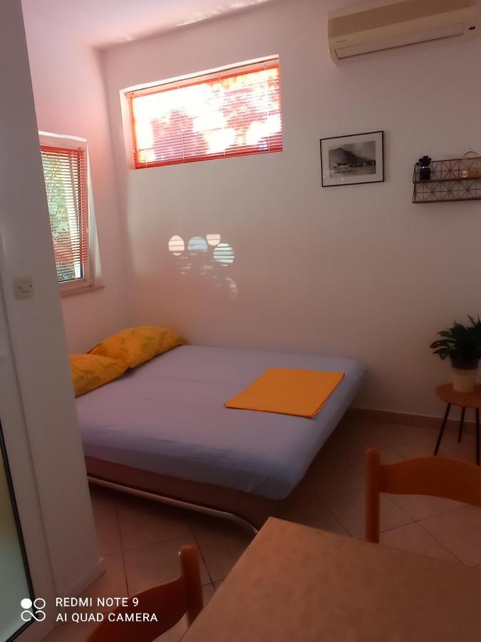 Apartments Nina M Baška Voda Extérieur photo