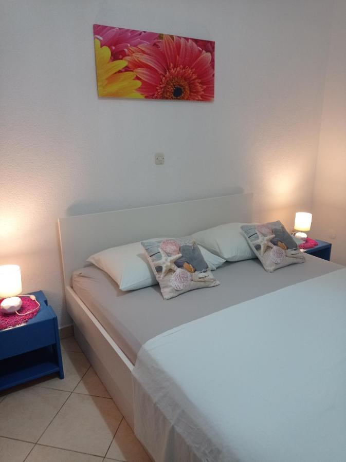 Apartments Nina M Baška Voda Extérieur photo