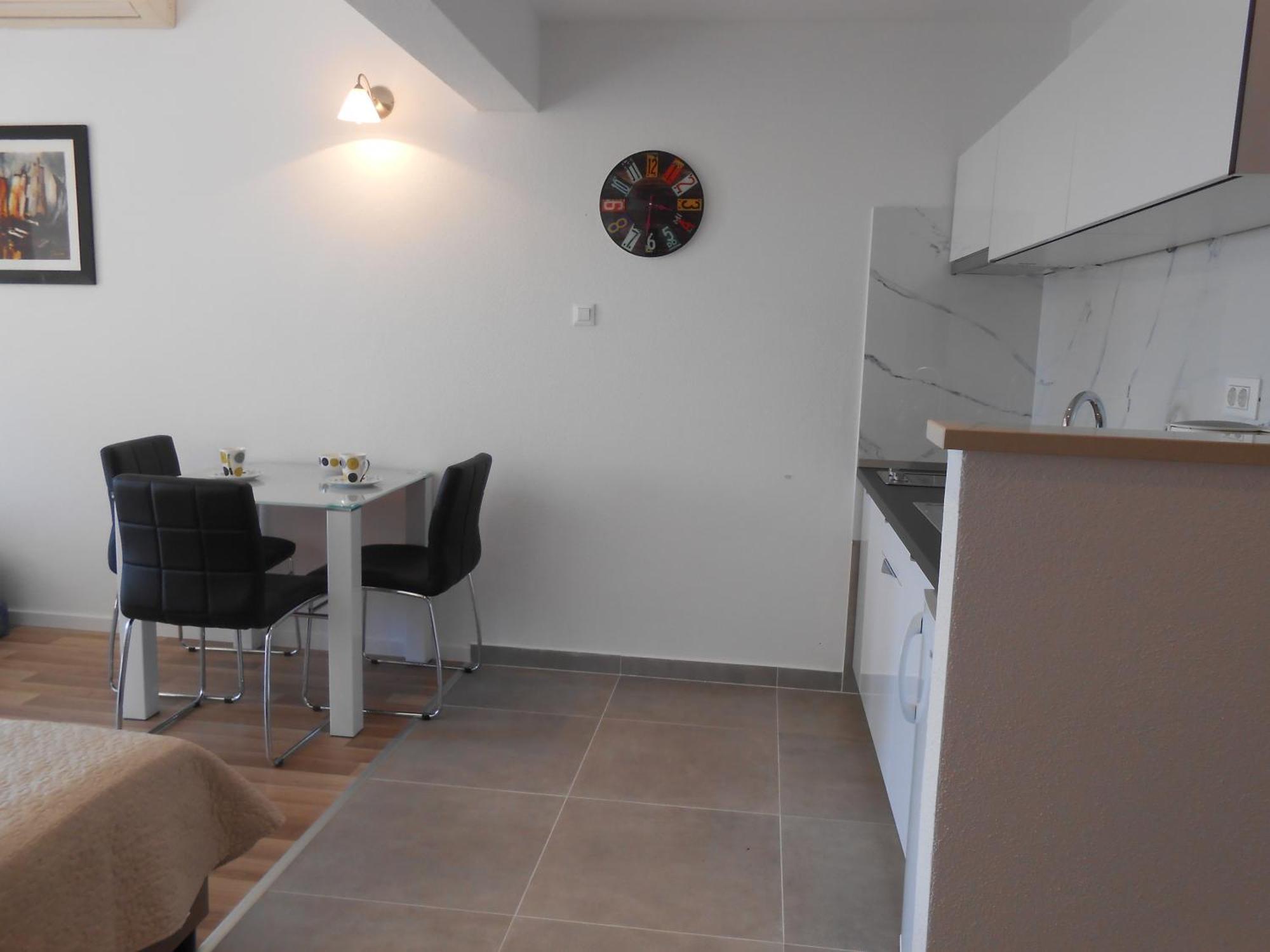 Apartments Nina M Baška Voda Extérieur photo