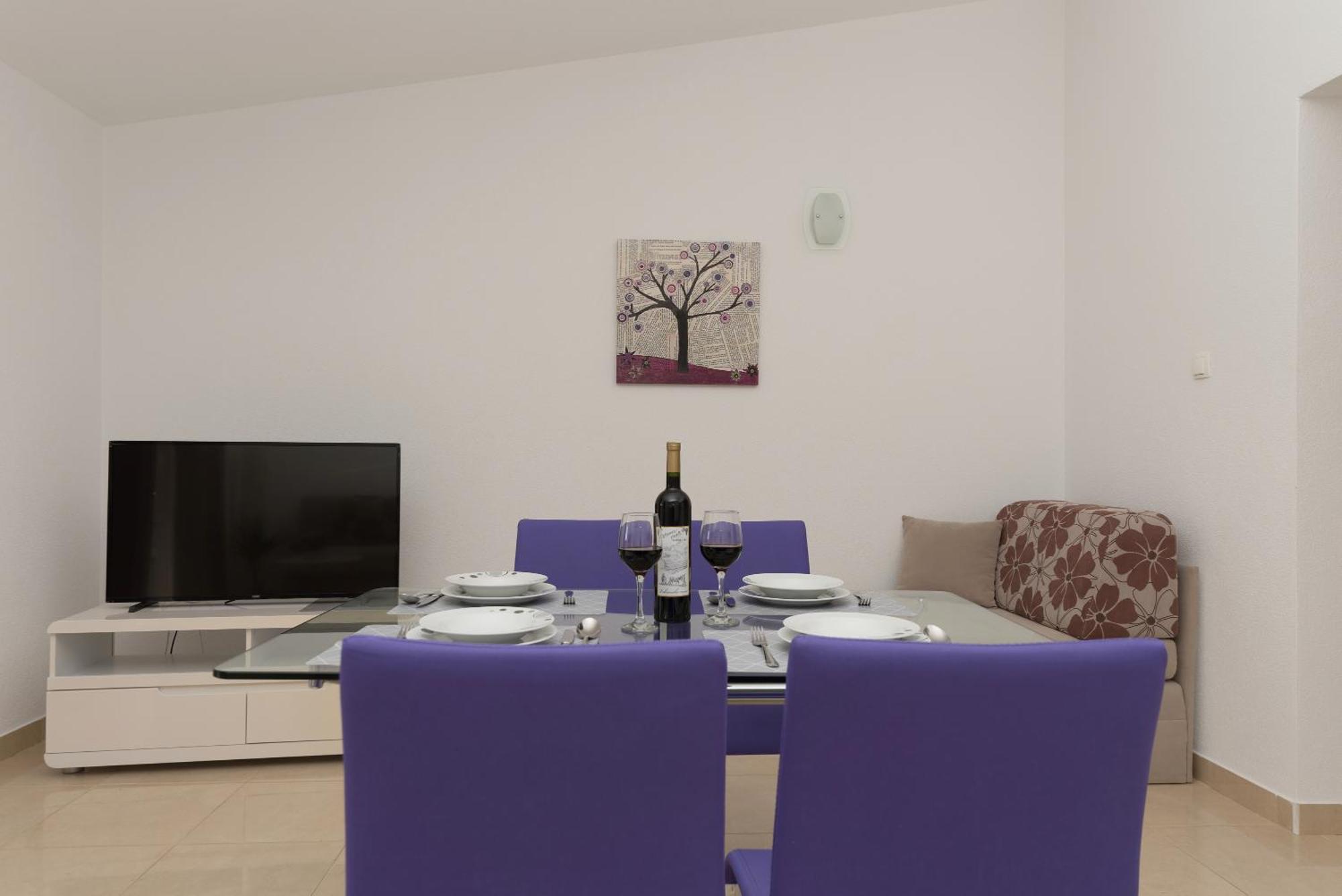 Apartments Nina M Baška Voda Extérieur photo