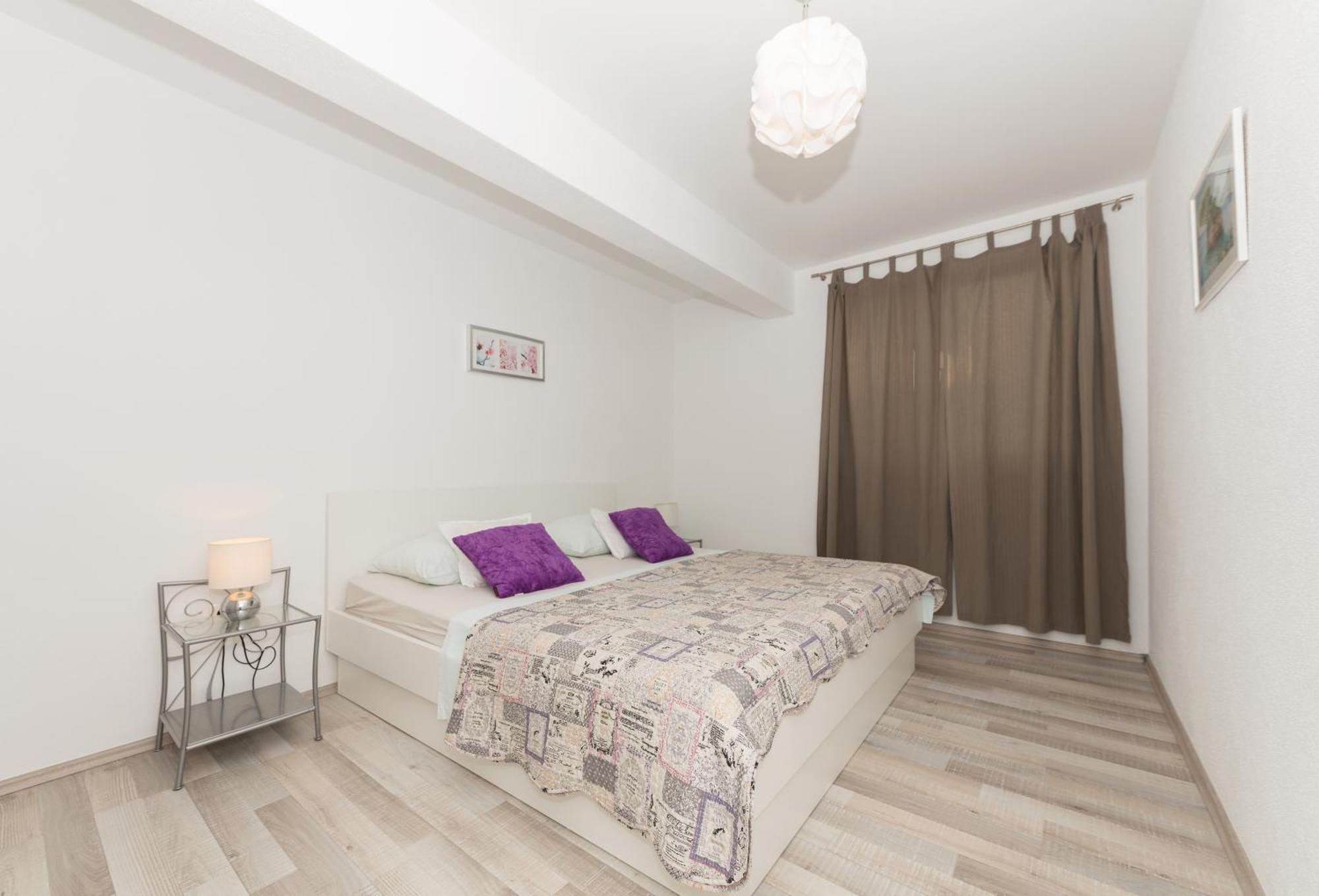 Apartments Nina M Baška Voda Extérieur photo