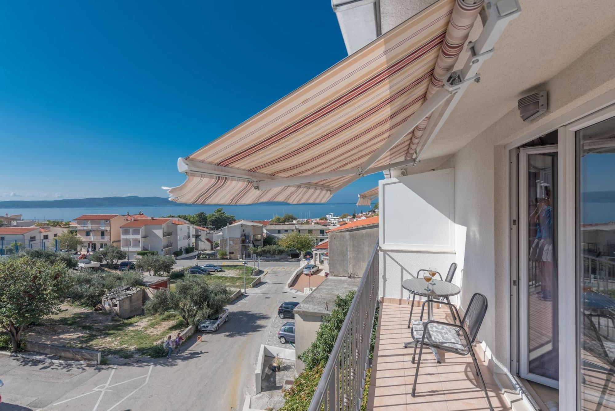 Apartments Nina M Baška Voda Extérieur photo