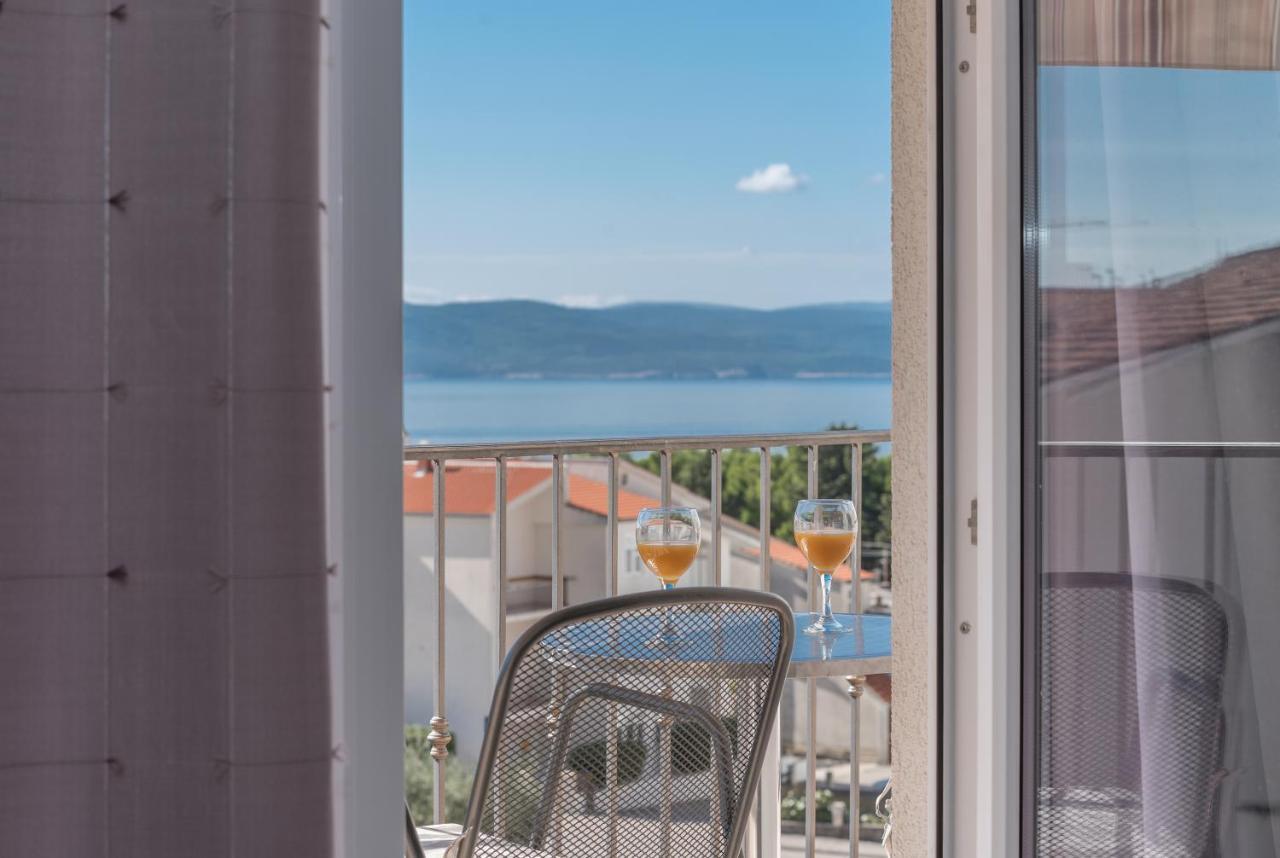 Apartments Nina M Baška Voda Extérieur photo